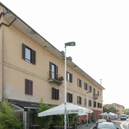 Guesthost - Piccola Bicocca Comfy Flat Lägenhet Milano